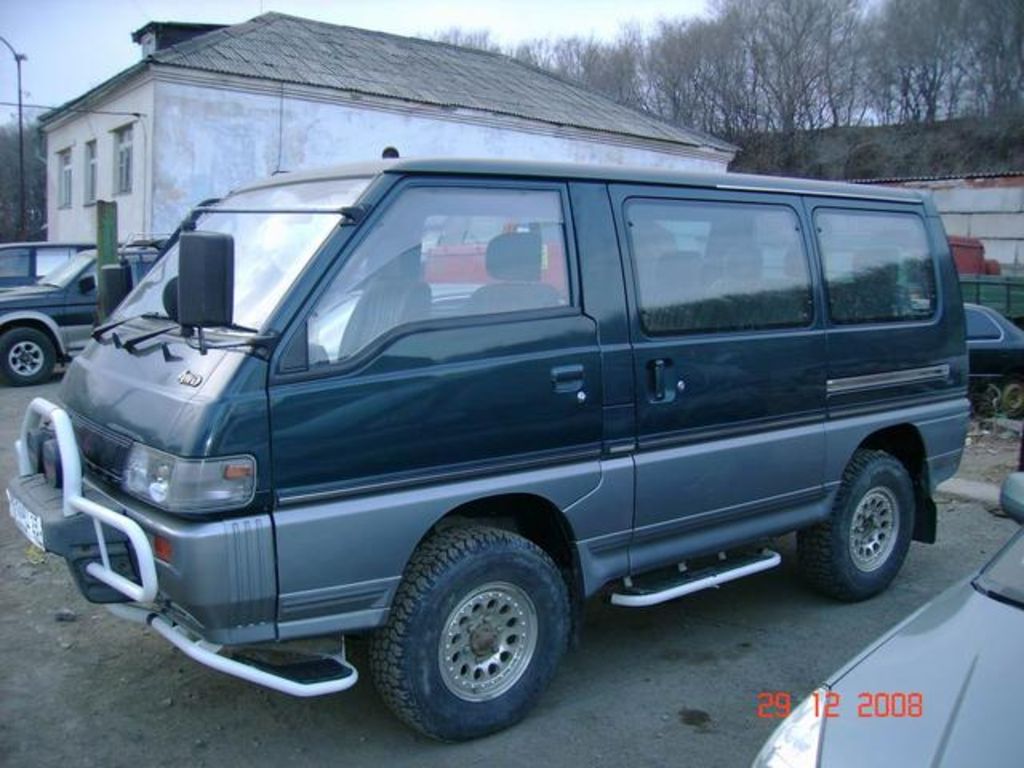 Mitsubishi 1990 года