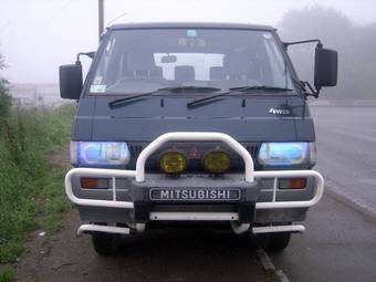 1993 Mitsubishi Delica Photos