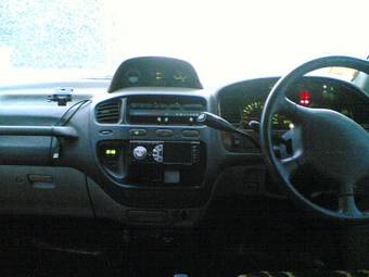 1995 Mitsubishi Delica Photos