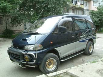 1995 Mitsubishi Delica Photos