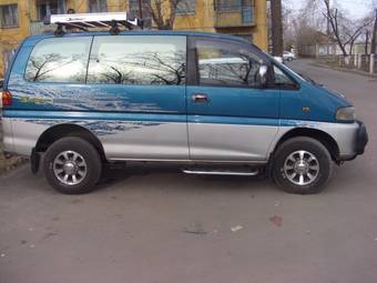 1997 Mitsubishi Delica Photos