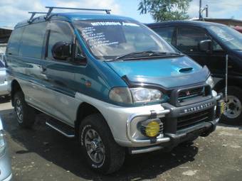 1997 Mitsubishi Delica Photos