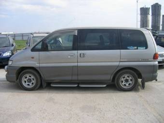 1998 Mitsubishi Delica Photos