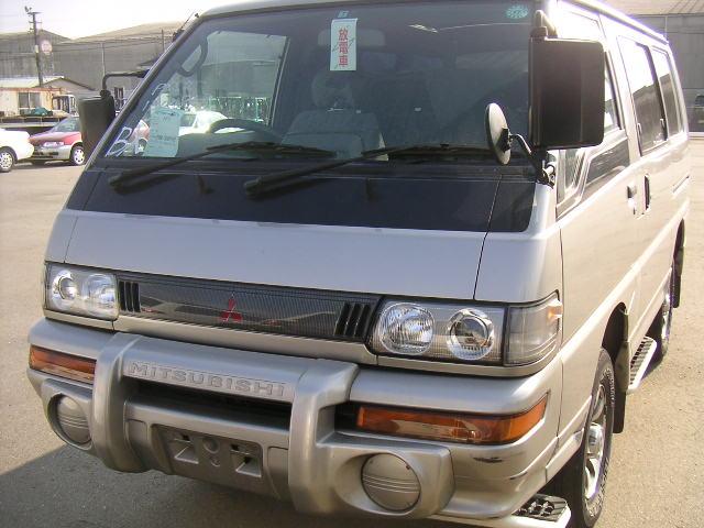 1999 Mitsubishi Delica Pictures