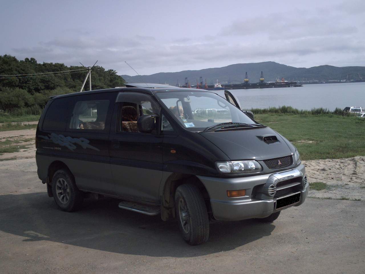 1999 Mitsubishi Delica