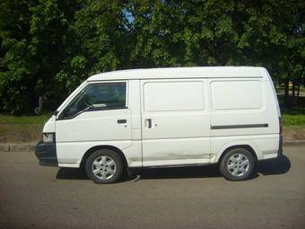 1999 Mitsubishi Delica Photos