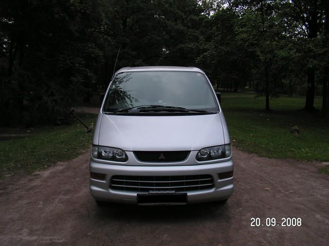 2000 Mitsubishi Delica