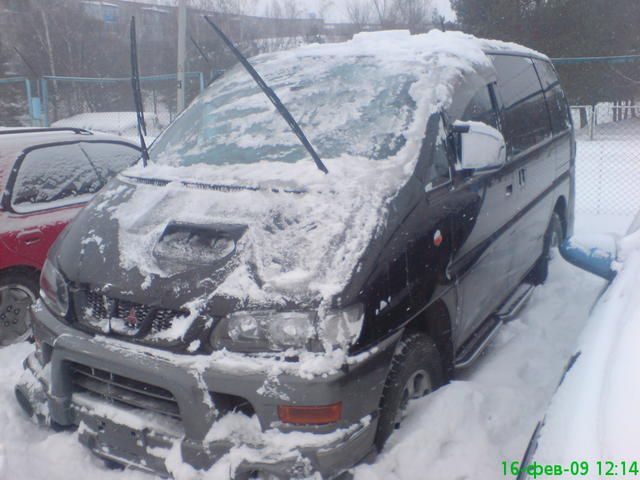 2000 Mitsubishi Delica