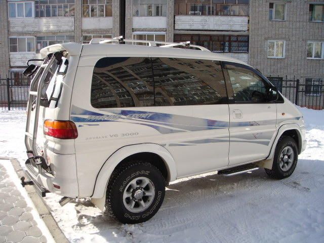 2000 Mitsubishi Delica