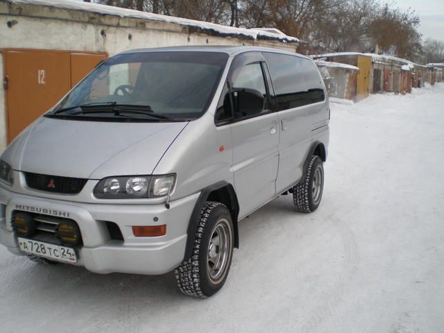 2000 Mitsubishi Delica