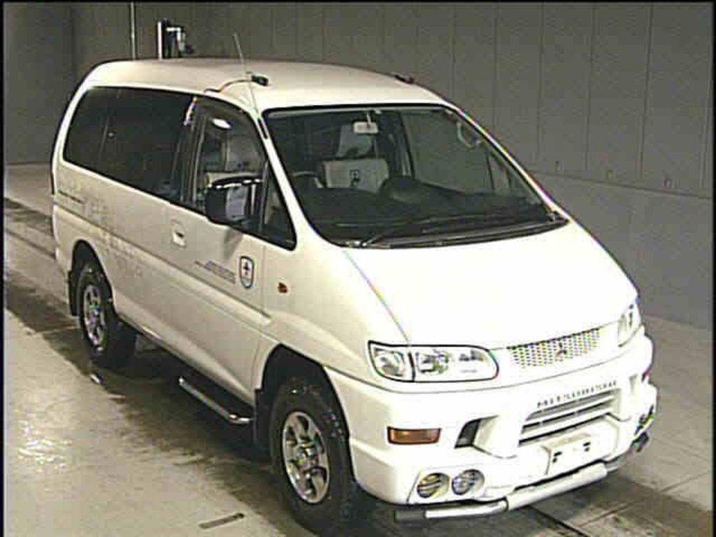 2000 Mitsubishi Delica