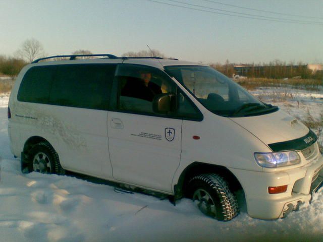 2000 Mitsubishi Delica