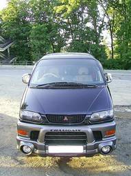 2000 Mitsubishi Delica Pictures