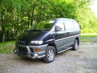 2000 Mitsubishi Delica Photos