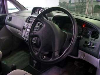 2001 Mitsubishi Delica Pictures