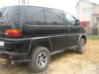 2001 Mitsubishi Delica Photos