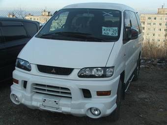 2002 Mitsubishi Delica Pictures