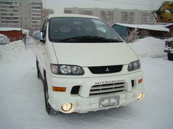 2002 Mitsubishi Delica Pics