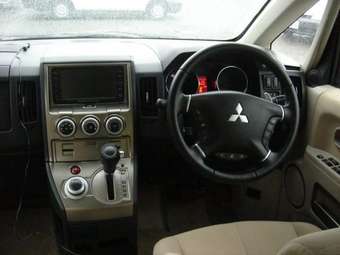 2007 Mitsubishi Delica Pictures