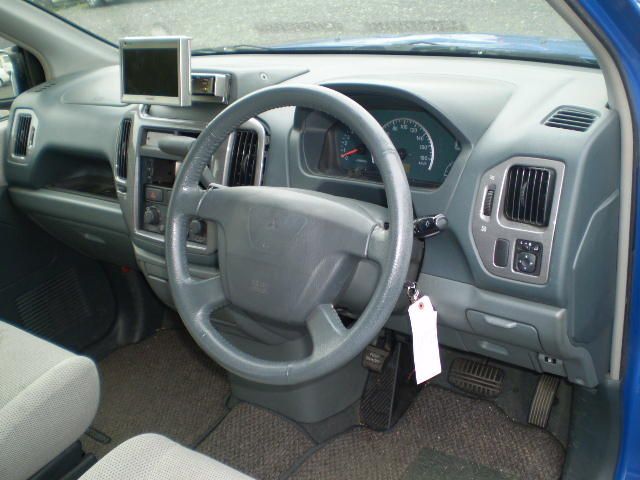 2001 Mitsubishi Dion