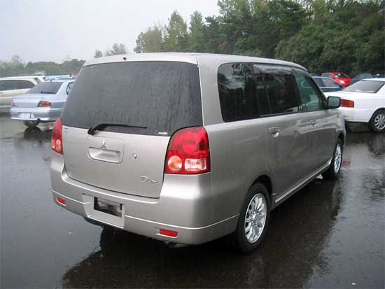 2002 Mitsubishi Dion Images