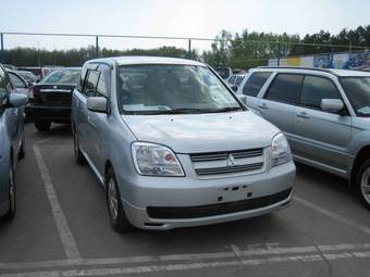 2003 Mitsubishi Dion Pictures