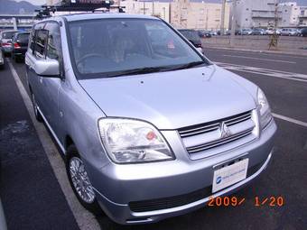 2004 Mitsubishi Dion Photos
