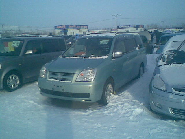 2004 Mitsubishi Dion