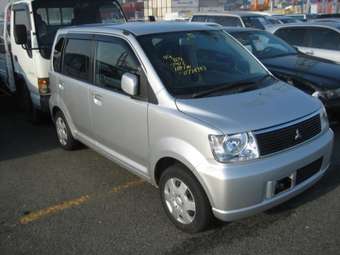 2004 Mitsubishi eK Wagon Pictures