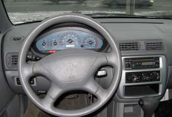 2003 Mitsubishi Galant Photos