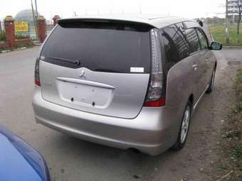 2003 Mitsubishi Grandis Pictures