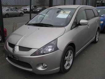 2003 Mitsubishi Grandis Pics