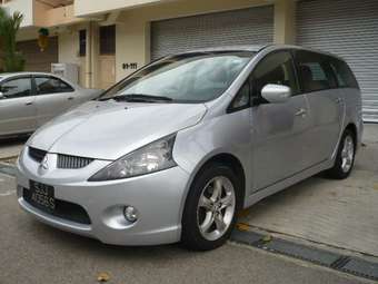 2003 Mitsubishi Grandis Images