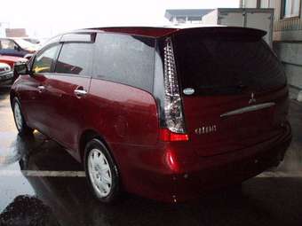 2003 Mitsubishi Grandis Photos