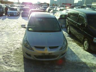 2003 Mitsubishi Grandis Pics