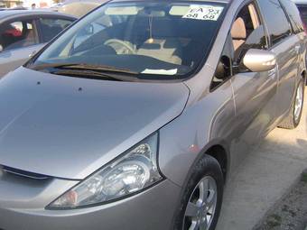 2003 Mitsubishi Grandis Pictures