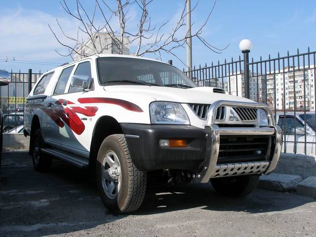 2005 Mitsubishi L200