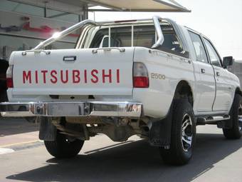 2005 Mitsubishi L200 Images