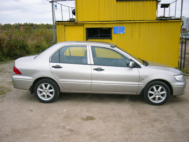 2001 Mitsubishi Lancer Cedia Photos