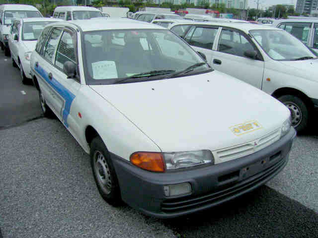 1999 Mitsubishi Libero Photos