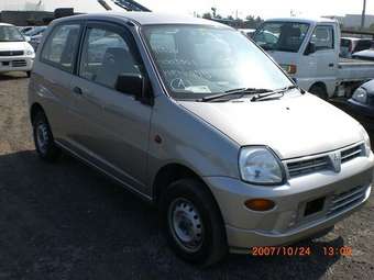 2004 Mitsubishi Minica