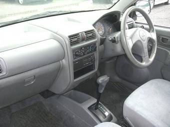 2004 Mitsubishi Minica Pics