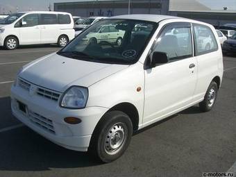 2004 Mitsubishi Minica Photos