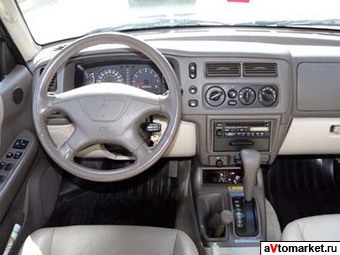 2000 Mitsubishi Montero Pics