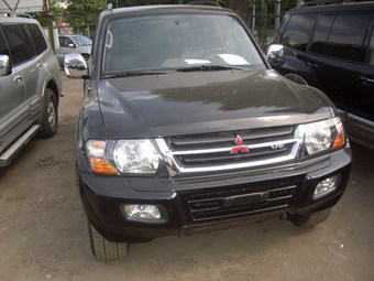 2001 Mitsubishi Montero Photos