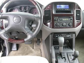 2001 Mitsubishi Montero Pics