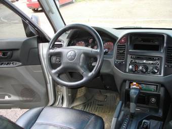 2001 Mitsubishi Montero Pictures