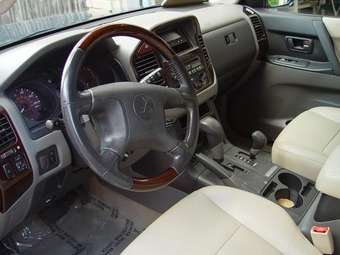 2002 Mitsubishi Montero Pictures