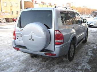 2005 Mitsubishi Montero Pictures