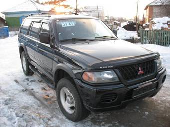 2000 Mitsubishi Montero Sport Pictures